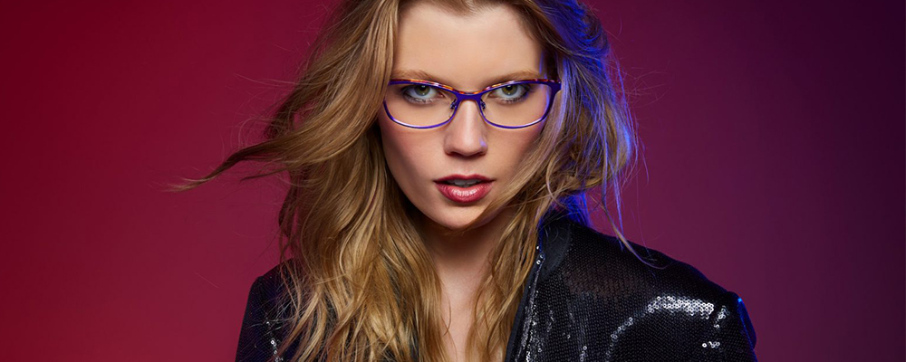 Woman wearing Steve Madden glasses