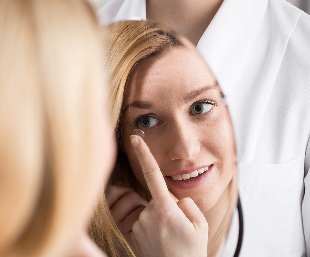 What happens in a contact lens eye exam